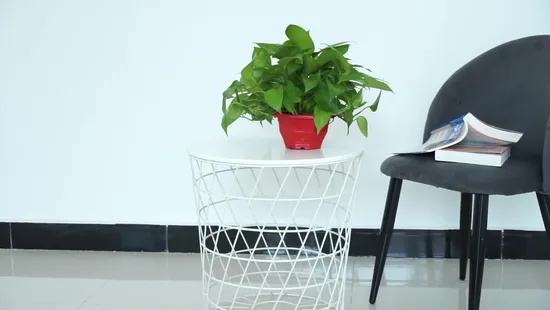 Amazon Ergonomischer Design-Chefdrehstuhl aus Netzstoff mit Kleiderbügel und Armlehne